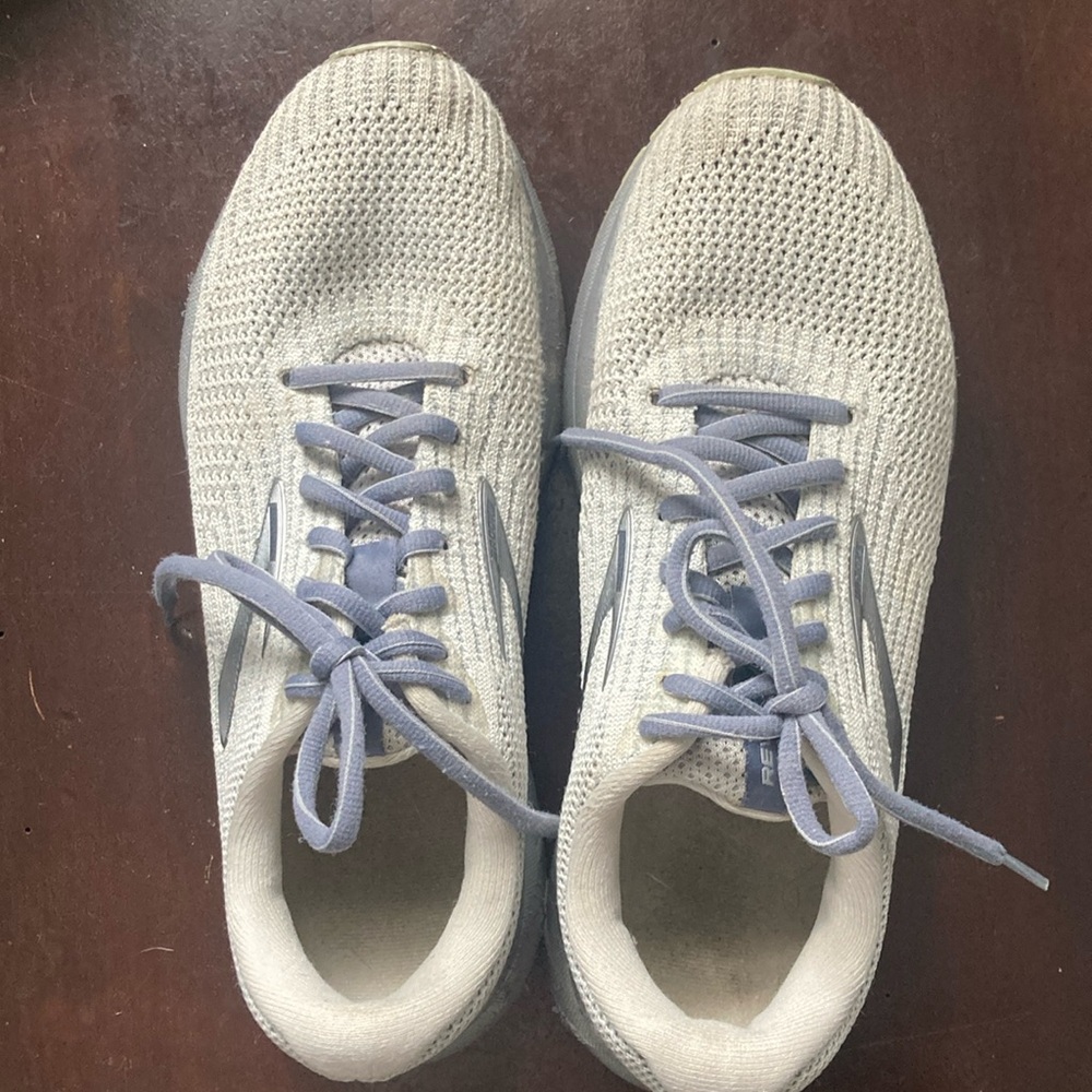 Brooks revel 3 grey/ silver size 8